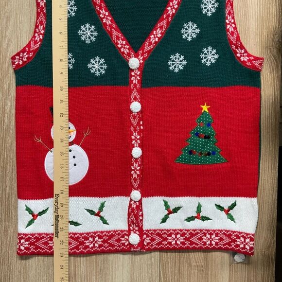 Holiday Editions Festive Red and Green Holiday Sweater Vest Size Medium NWOT - Picture 8 of 8